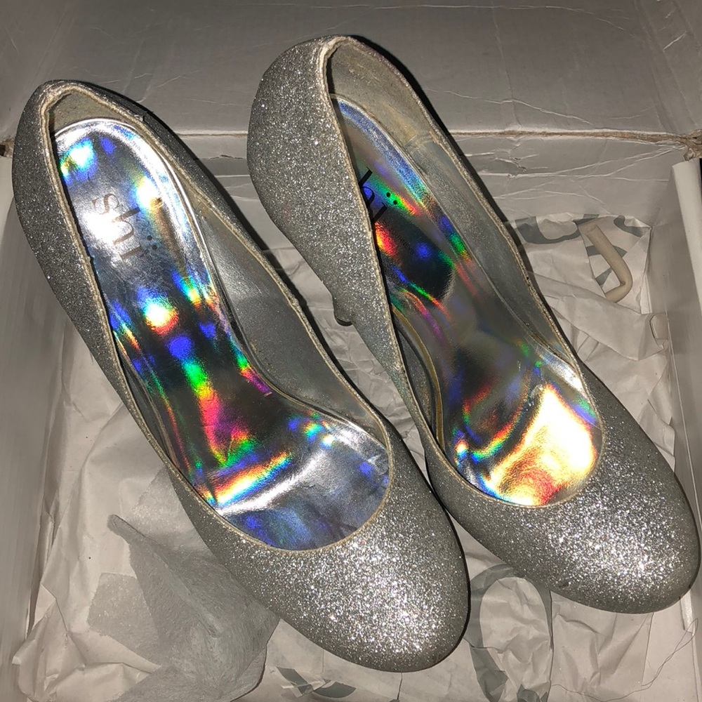 HEELS - Picture 5 of 5